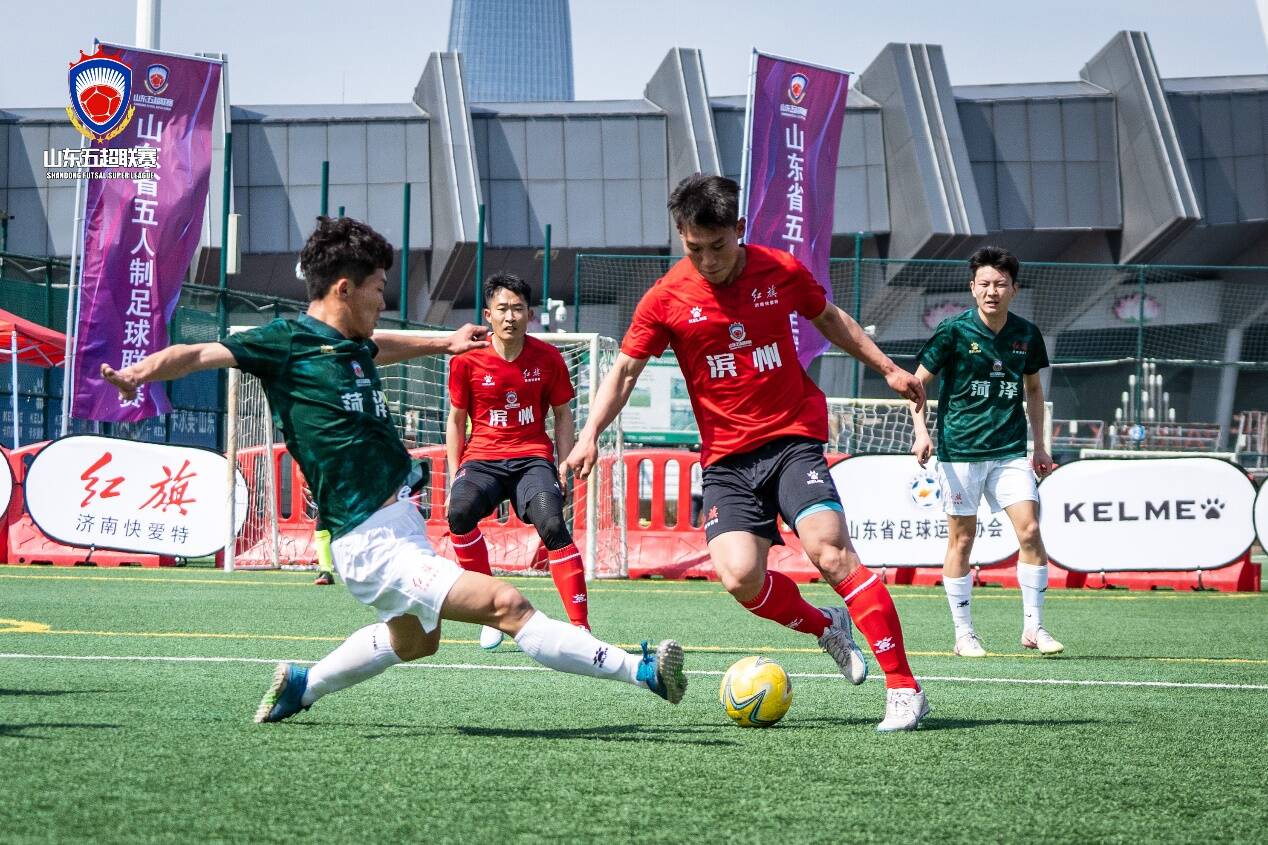 中国足球联赛激烈角逐，争冠集团逐渐明朗的简单介绍