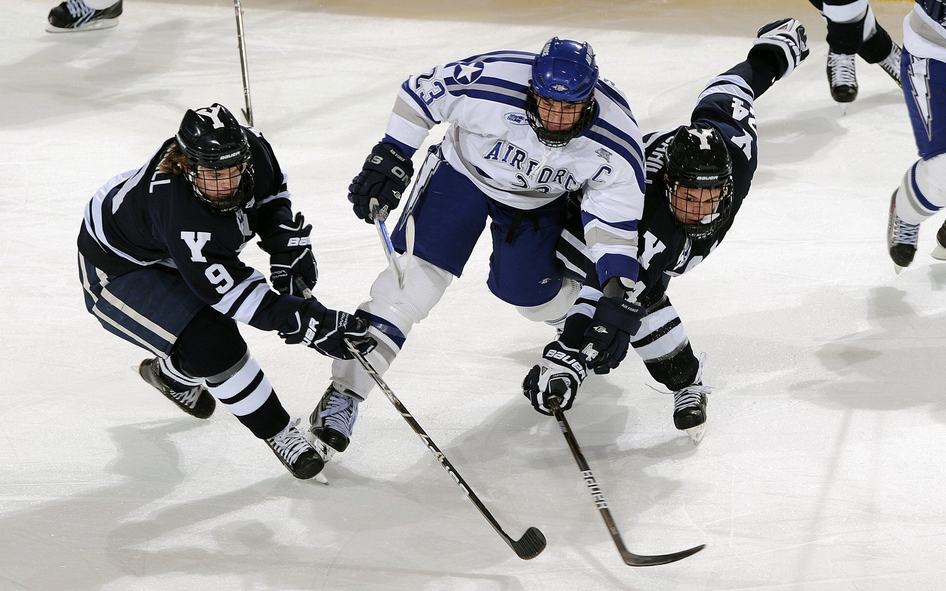 爱游戏平台-训练节奏加快体能与技战术同步推进，体能技术战术的关系