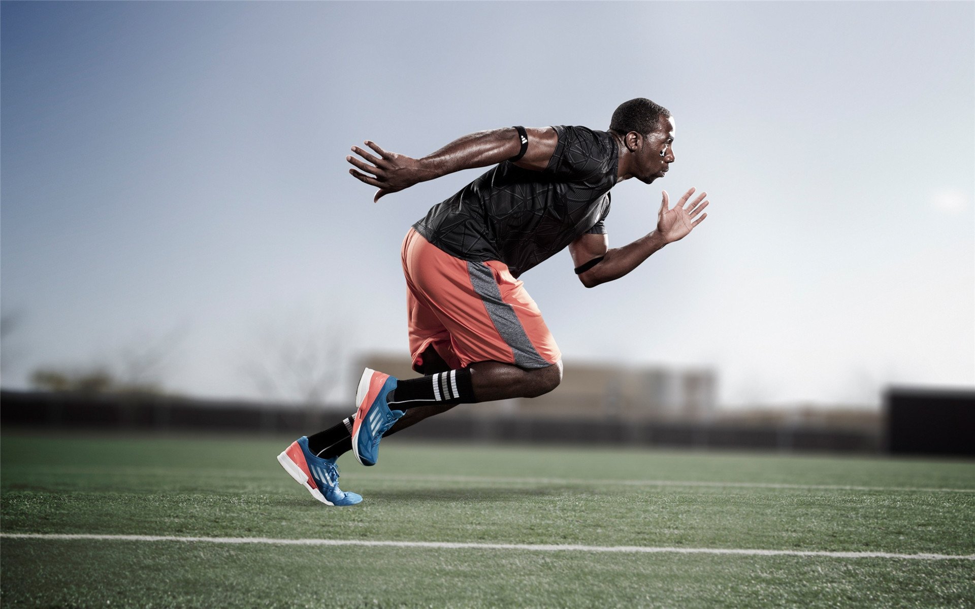 麦肯齐：全黑队的“快攻利器”，他突破后传球精确到位，极具威胁